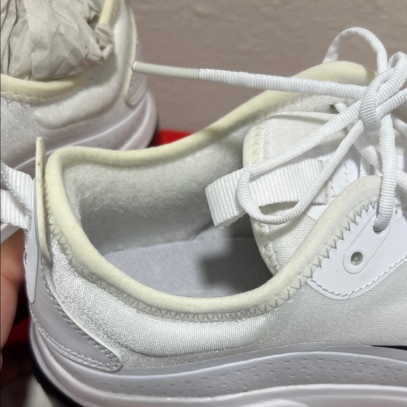 Women’s NEW Nike Air Max DIA White and Black Shoes Size 6 - Picture 4 of 6